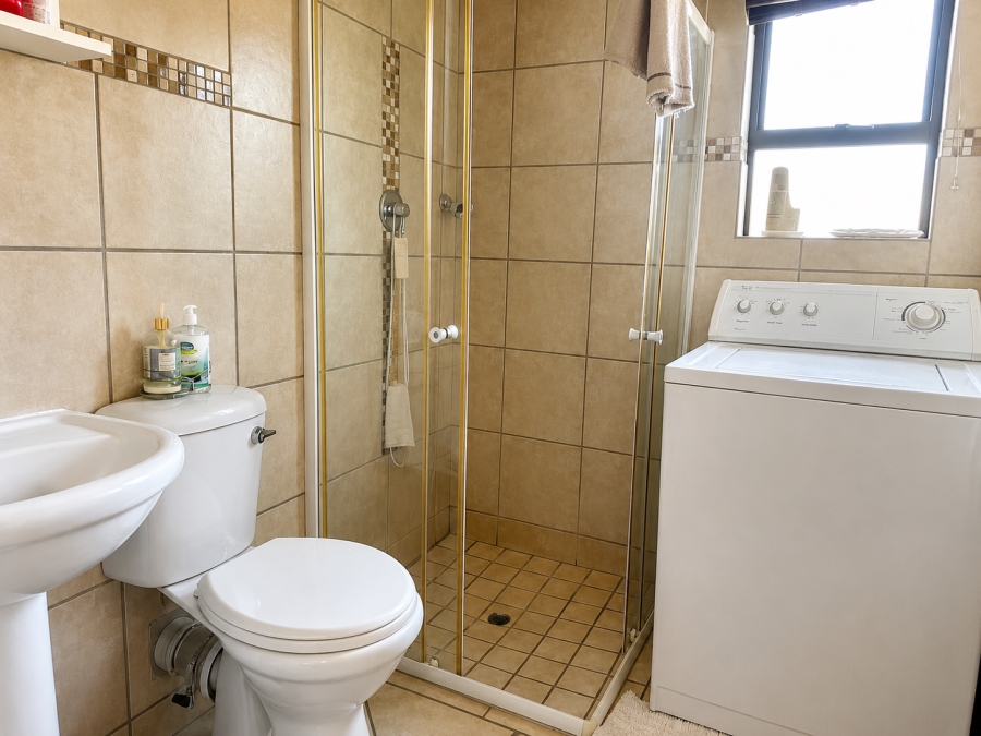 2 Bedroom Property for Sale in Waterkloof East North West